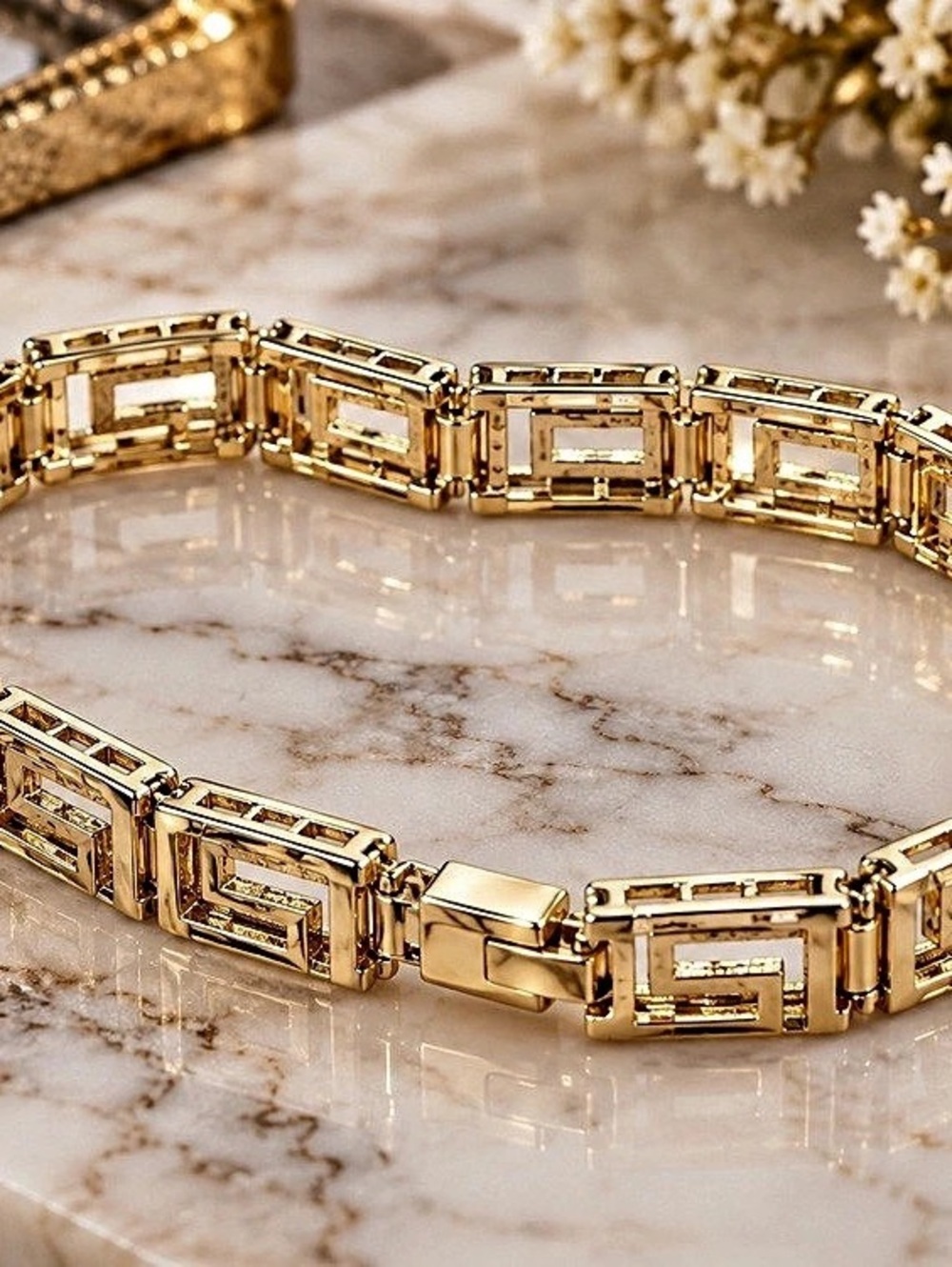 14K Gold Filled Geometric Link Bracelet. 8 Inches. Unisex
